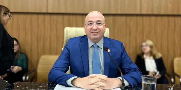 Vitória da Câmara: decisão da Justiça garante repasse integral de 5% e presidente Gedeão Negreiros determina retorno do auxílio alimentação