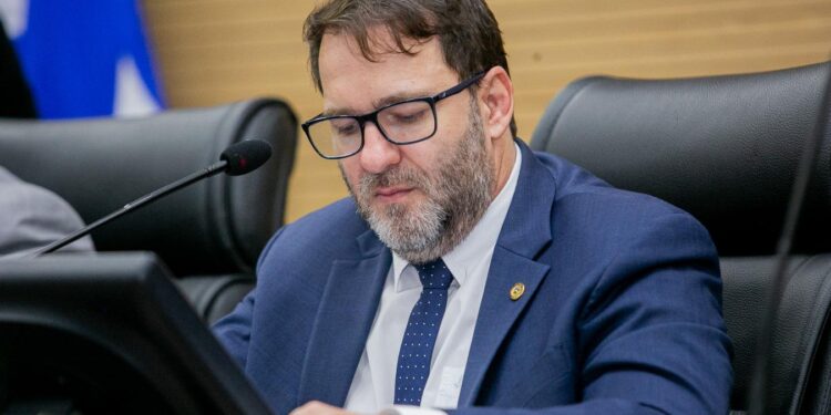 Deputado Alex Redano pede operação tapa-buracos urgente na RO-205 entre Cujubim e a BR-364