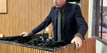 Prevenção e Segurança: Gedeão Negreiros solicita instalação urgente de tampa de bueiro no bairro Flodoaldo Pontes Pinto