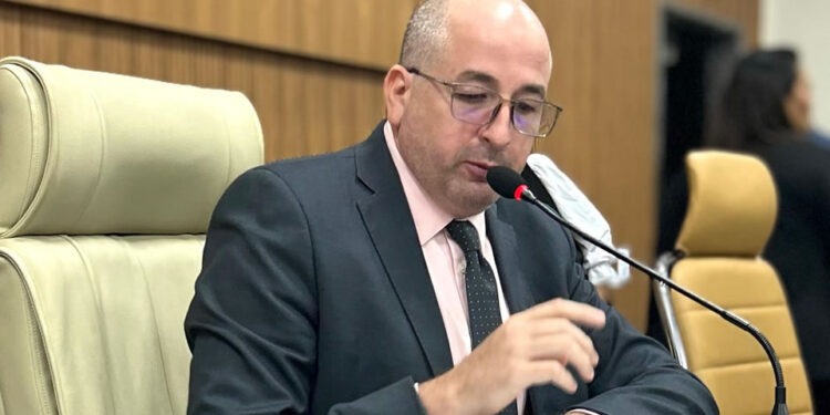 Ação e Cuidado: Gedeão Negreiros exige limpeza urgente e retirada de lixo em Área de Preservação no Novo Horizonte