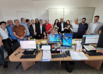 Servidor da Alero celebra 49 anos de serviço público e data é comemorada pela equipe do deputado Laerte Gomes
