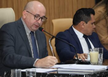 Diálogo intermunicipal: Presidente Gedeão Negreiros recebe visita institucional de vereador de Cacoal na Câmara de Porto Velho