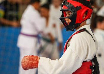 Deputado Alex Redano destaca trajetória de atleta durante Copa Credisis de Karatê