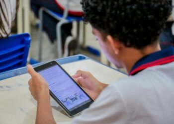Ieda Chaves propõe internet por fibra óptica em escolas estaduais de Rondônia