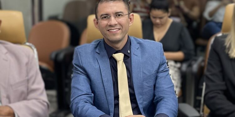 Pedido do vereador Pedro Geovar é atendido e Rua Miguel Chakian recebe limpeza no bairro Embratel