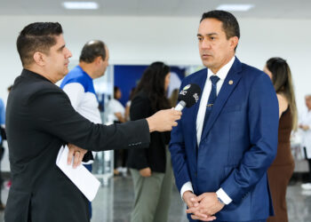 Eyder Brasil propõe lei para valorizar jornalistas e ampliar acesso à informação em Rondônia