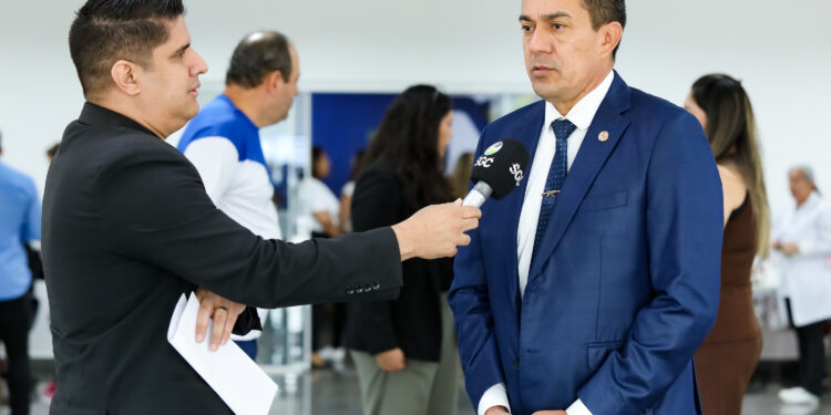 Eyder Brasil propõe lei para valorizar jornalistas e ampliar acesso à informação em Rondônia