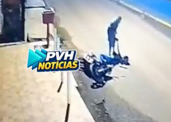 VÍDEO: Homem é preso após agredir esposa depois de casal sofrer acidente de moto