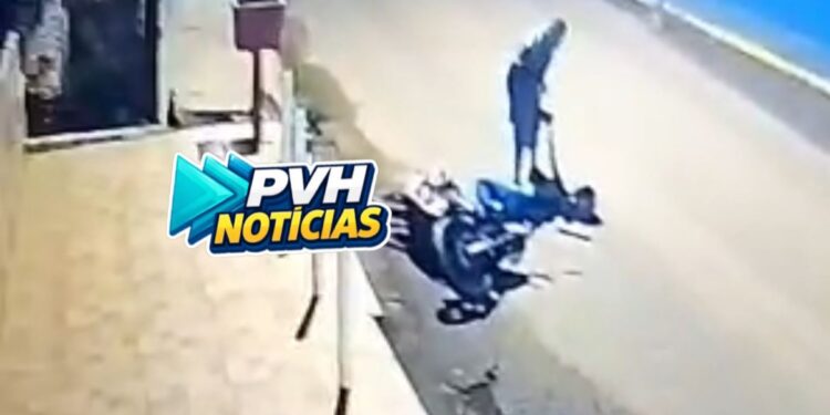 VÍDEO: Homem é preso após agredir esposa depois de casal sofrer acidente de moto