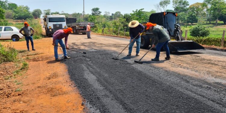 Alex Redano solicita envio de massa asfáltica para Nova Brasilândia D’Oeste