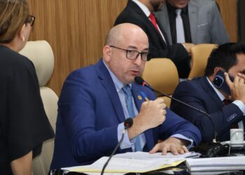 Segurança no trânsito: Gedeão Negreiros solicita realocação urgente de parada de ônibus na Avenida Nações Unidas