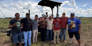 Laerte Gomes destina trator agrícola a associação de pequenos produtores em Seringueiras
