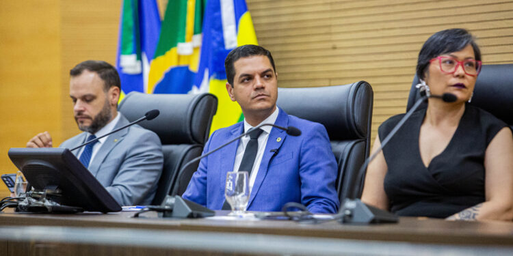 Cássio Gois emociona Assembleia e marca história ao reconhecer luta dos ostomizados em Rondônia