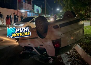 NA ROTATÓRIA: Acidente com capotamento deixa motorista ferido na Rio de Janeiro