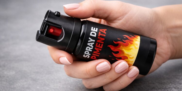 PROTEÇÃO: Oficina Mulher Segura ensina defesa pessoal e uso de spray