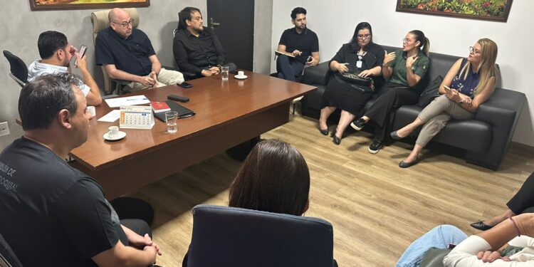 Diálogo e Inclusão: Presidente Gedeão Negreiros recebe secretário da SEMIAS para alinhar políticas de assistência social em Porto Velho.