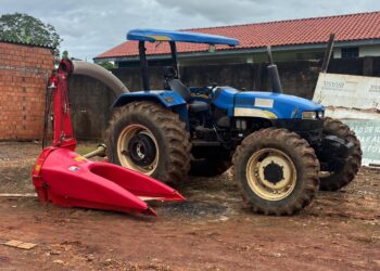 Alan Queiroz destina ensiladeira a produtores rurais em Nova União