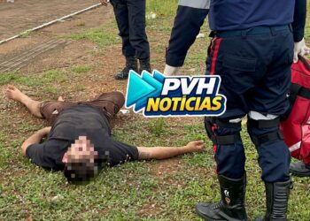 NO SEMÁFORO: Motociclista é espancado e roubado após sair de bar na zona leste