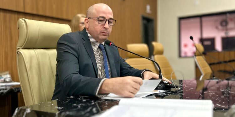 Gedeão Negreiros aciona prefeitura para garantir asfalto e infraestrutura em sete ruas de Porto Velho