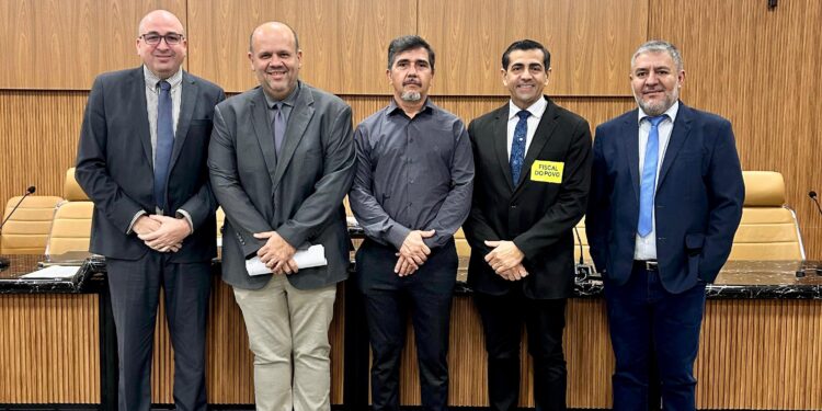 Diálogo intermunicipal: Presidente Gedeão Negreiros recebe visita institucional de vereador de Cacoal na Câmara de Porto Velho