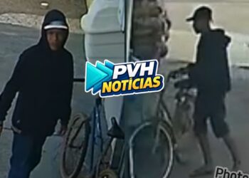 VÍDEO: Dupla em bicicletas é filmada fazendo roubo em mercado na zona sul