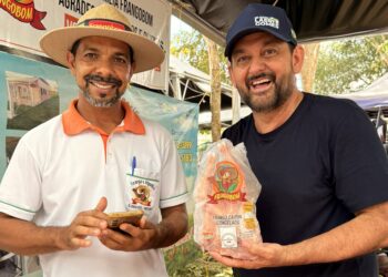 Deputado Laerte Gomes prestigia Feira do Agricultor em Theobroma