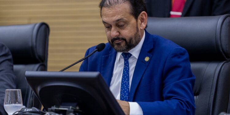Deputado Laerte Gomes garante R$ 2,5 milhões para reforma de escola em Alvorada do Oeste
