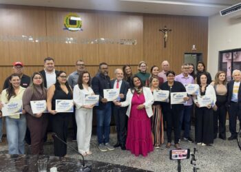 Vereador Dr. Santana homenageia profissionais da enfermagem com Moção de Aplausos e reforça compromisso com valorização da categoria