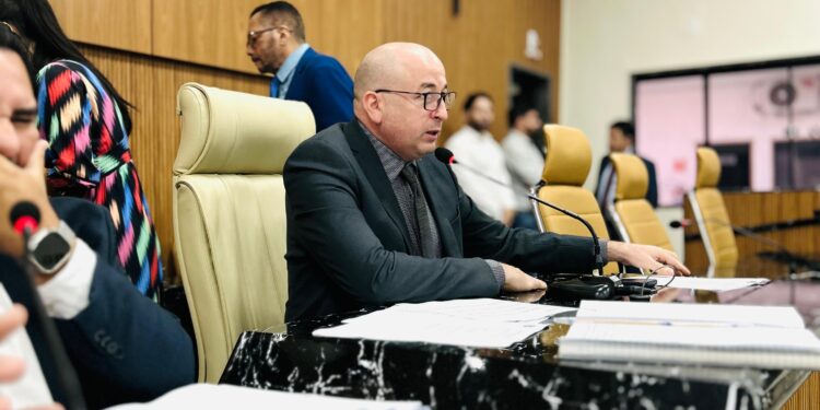 Projeto de Gedeão Negreiros garante apoio escolar para alunos com deficiência e autismo