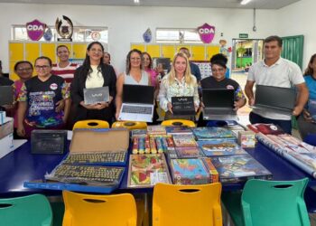Ieda Chaves fortalece educação em Candeias do Jamari com tablets e materiais didáticos