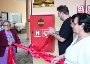 Alex Redano participa da entrega de projeto de segurança na APAE de Ariquemes