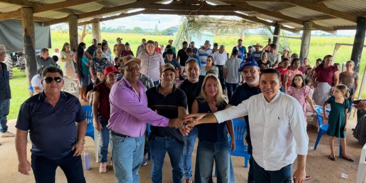 Ieda Chaves destina trator de R$ 350 mil a produtores do distrito de União Bandeirantes