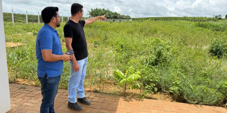 Vereador Adalto cobra solução e denuncia abandono de cemitério em União Bandeirantes