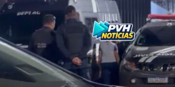 CORRETIVO: Mãe é presa após bater na filha que não quis faltar na escola para cuidar da irmã