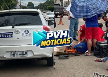 CONTRAMÃO: motoboy quebra perna em batida de frente com Etios no centro