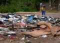 CIDADE LIMPA: Infrator é obrigado a recolher entulho após ser flagrado pela prefeitura