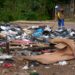 CIDADE LIMPA: Infrator é obrigado a recolher entulho após ser flagrado pela prefeitura