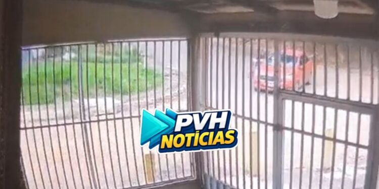 VÍDEO: Piloto sem CNH fica ferido em forte batida com carro no centro