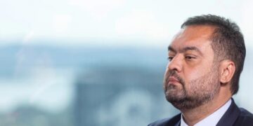 PF faz operação contra grupo do setor de combustíveis e mira ex-governador Cláudio Castro