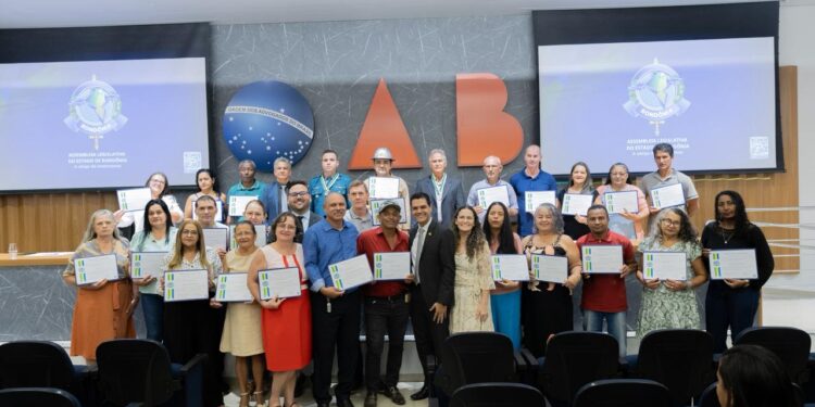 Deputado Cássio Gois realiza Sessão Solene em homenagem a ACS, agentes de endemias e personalidades de destaque em Rondônia