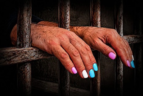 Denúncias apontam violência e abuso em ala destinada a mulheres trans na Penitenciária Feminina do DF