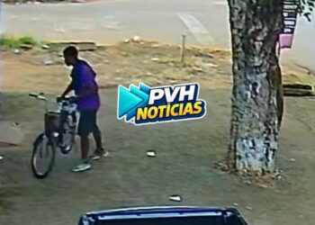 VÍDEO: Ladrão é filmado furtando bicicleta em frente de residência na zona leste
