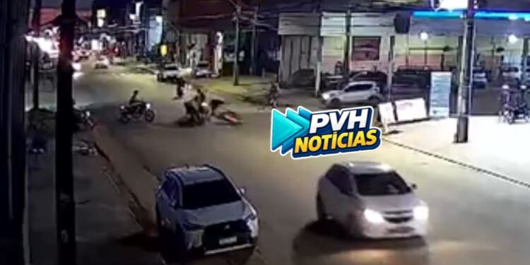 VÍDEO: Batida entre motos deixa dois feridos na zona leste