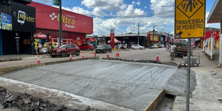 Mutirão de limpeza revitaliza Praça 13 de Setembro no bairro Aeroclube a pedido do vereador Edimilson Dourado