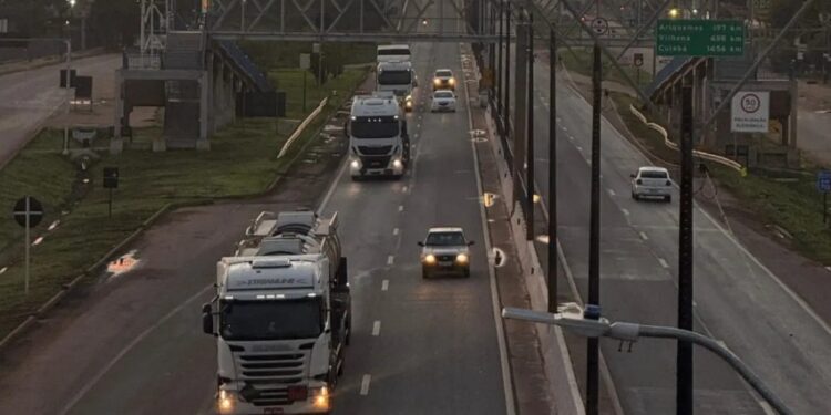 Licenciamento anual de veículos com placa final 5 vai até o dia 29 de maio