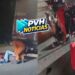 PERDEU CONTROLE: Motociclista bate em traseira de caminhão estacionado e fica gravemente ferido