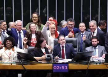 ENTENDA: Câmara aprova, em dois turnos, PEC pelo fim da escala 6×1
