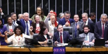 ENTENDA: Câmara aprova, em dois turnos, PEC pelo fim da escala 6×1