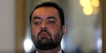 Castro desiste de candidatura ao Senado após ser alvo de ações da PF