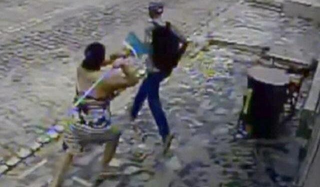 NAS COSTAS: Mulher é acusada de atacar ex-marido com cabo de vassoura durante confusão em residência